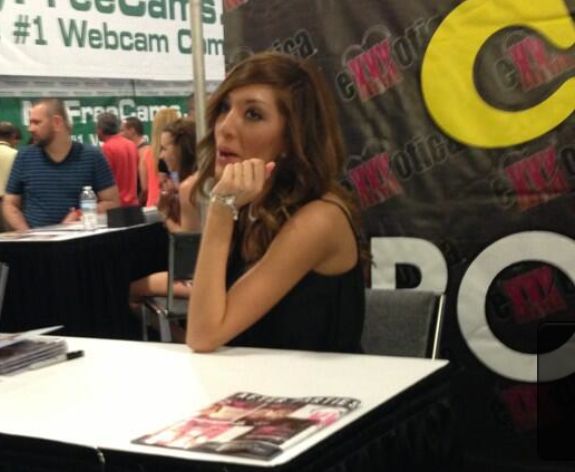 Exclusive ‘teen Mom Farrah Abraham Gets Bratty And Then Gets Ignored At Sex Convention The