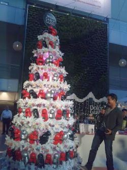 Mario checks out the Dulce Gusto coffeemaker tree! 