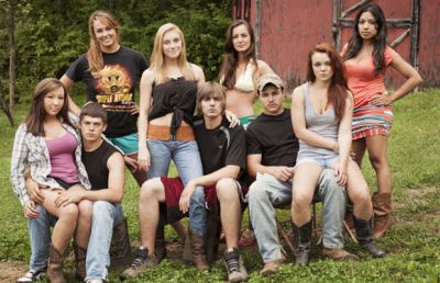 Cara (tweede van rechts) is te zien met de cast van 'Buckwild' in 2013.'Buckwild' cast in 2013.