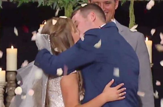 Did any duggars kiss before marriage?