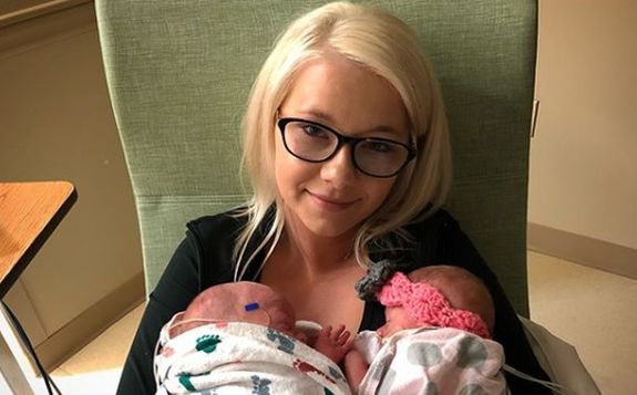 PHOTOS 16 & Pregnant's Lindsey Nicholson shows off 32G breasts