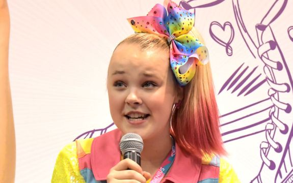 JoJo Siwa Chops Off Ponytail – See Her Gorgeous New Hairstyle!