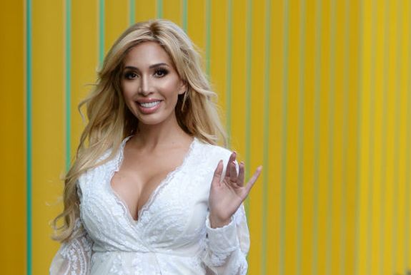 Teen Mom Farrah Abraham shares raunchy lingerie photos